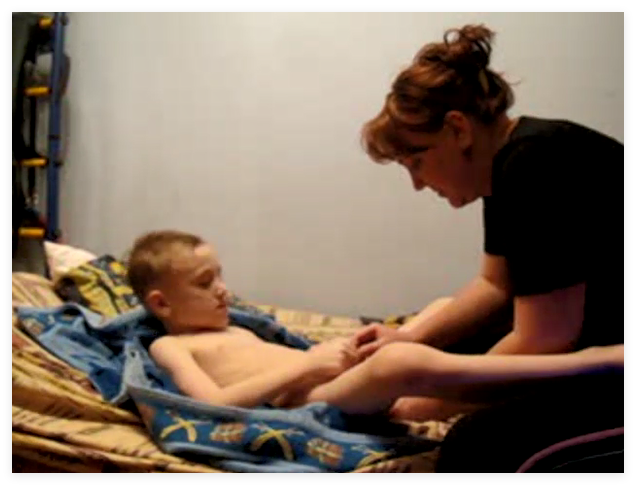 国外妈妈玩弄儿子的小鸡鸡